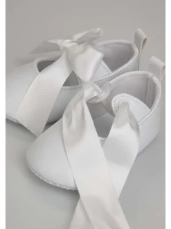 Baby-Ballerinas in weiß