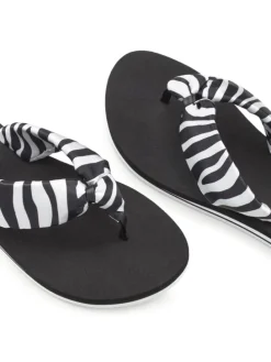 Badezehentrenner in schwarz/weiß