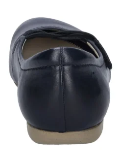 Ballerina Fiona 39 in ocean