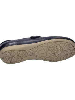 Ballerina Fiona 39 in ocean