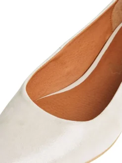 Ballerina in CHAMPAGNE