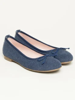 Ballerinas in Dunkelblau