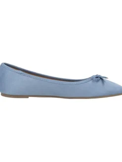Ballerinas in l. blue