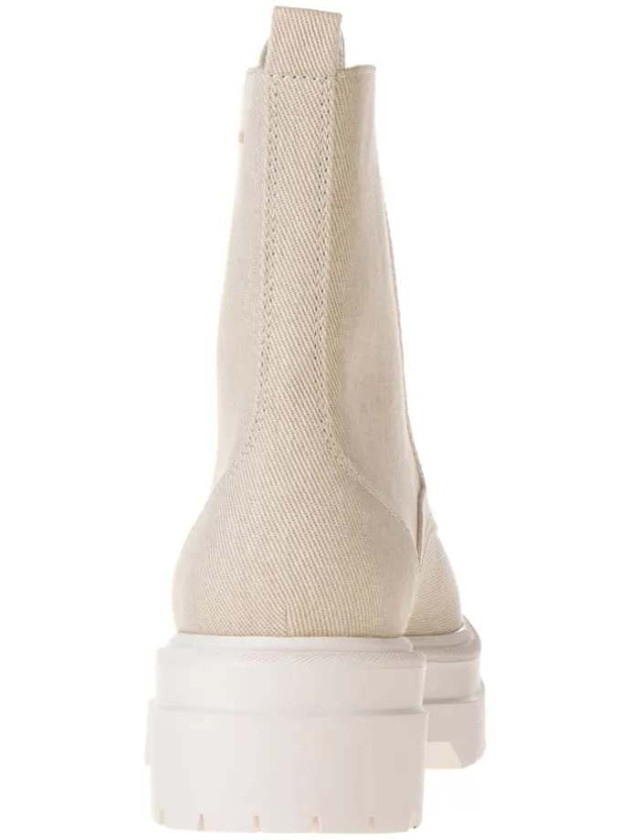 Boots in Beige