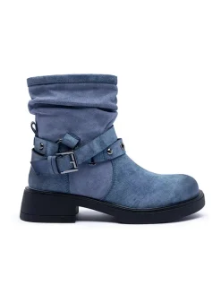 Boots in Blau