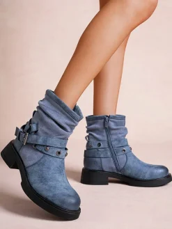 Boots in Blau
