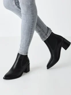 Chelsea Boot in BLACK LEATHER