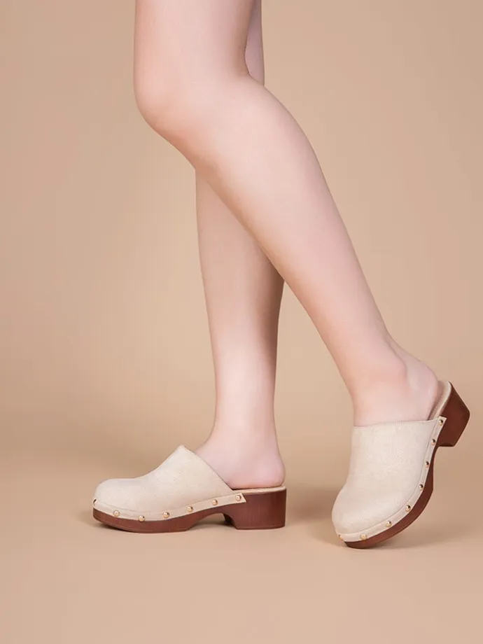 Clogs in Beige