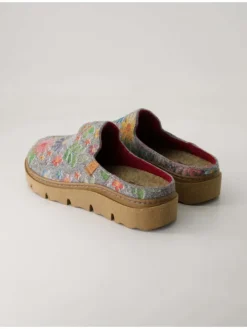 Geschlossene Hausschuhe in Grau