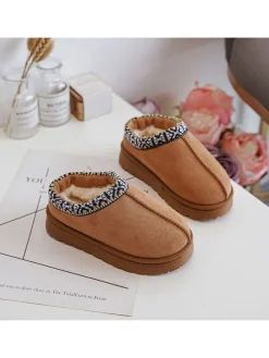 Hausschuhe in Hellbraun