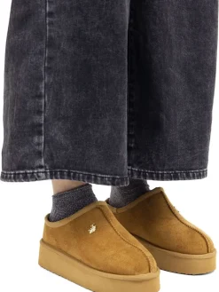 Hausschuhe in Hellbraun