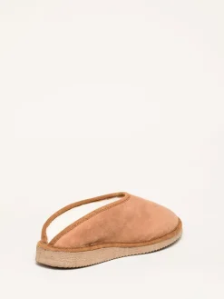 Hausschuhe in Hellbraun