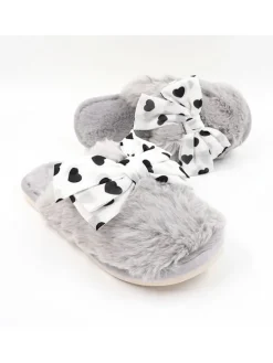 Hausschuhe in Hellgrau