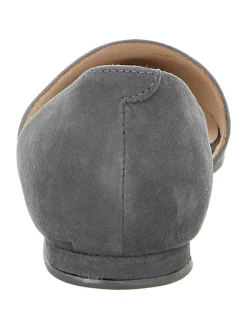 Klassische Ballerina in grau