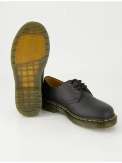 Klassische Schnürschuhe in Schwarz