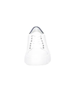 Klassischer Schnürschuh in weiß