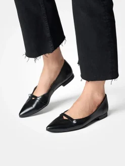 Leder-Ballerinas in Schwarz