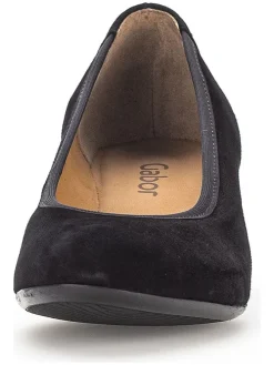 Leder-Keilpumps in Schwarz