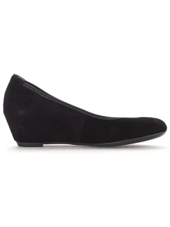 Leder-Keilpumps in Schwarz