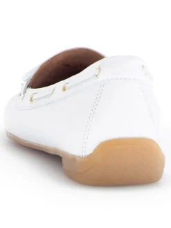 Leder-Mokassins in Weiß