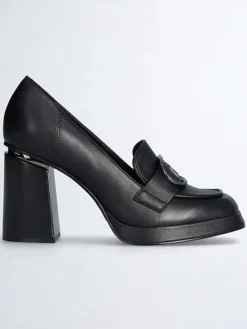 Leder-Pumps in Schwarz