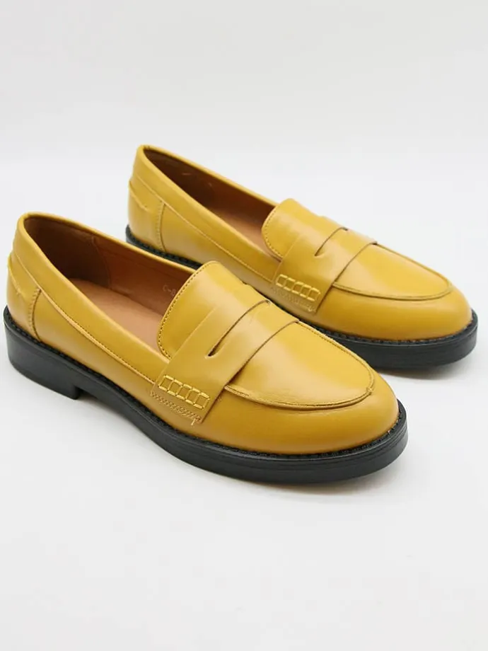 Mokassins in Gelb