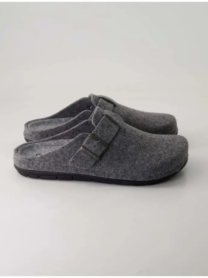 Pantoletten in Grau
