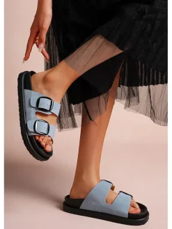 Pantoletten in Hellblau