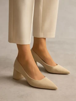 Pumps in Beige