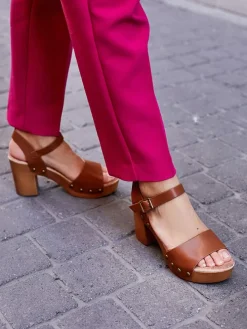 Sandaletten in Hellbraun