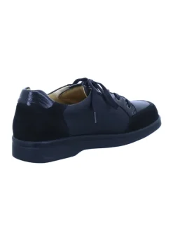 Schnürschuh in schwarz