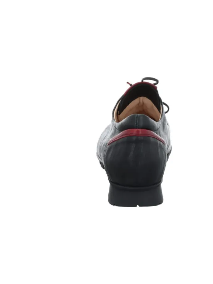 Schnürschuh in schwarz