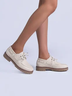 Schnürschuhe in Beige