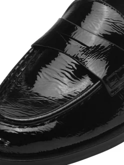 Slipper in BLACK PAT.