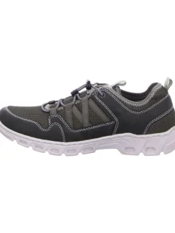 Slipper in forest/vert/cement