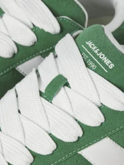 Sneaker in Verdant Green