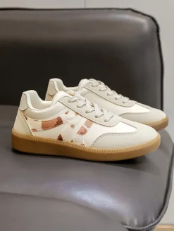 Sneakers in Beige/ Creme
