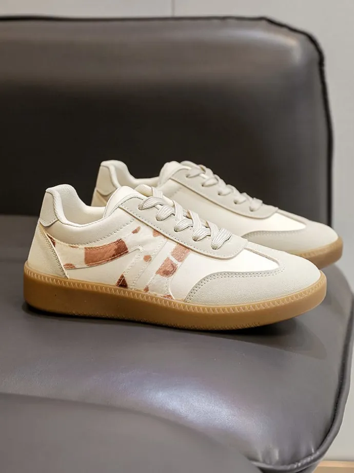 Sneakers in Beige/ Creme