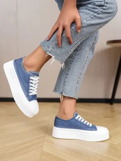 Sneakers in Blau/ Weiß