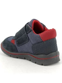 Sneakers in Dunkelblau