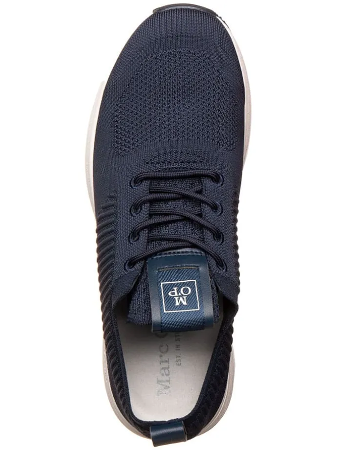 Sneakers in Dunkelblau