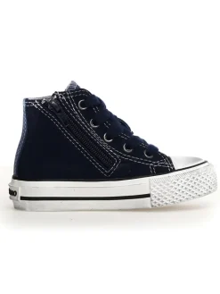 Sneakers in Dunkelblau