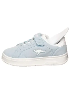 Sneakers in Hellblau