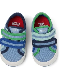 Sneakers in Hellblau