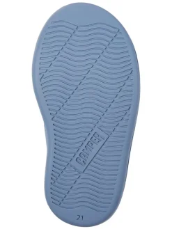 Sneakers in Hellblau