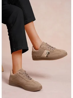 Sneakers in Hellbraun