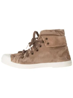 Sneakers in Hellbraun