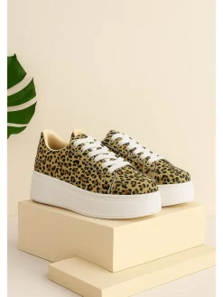 Sneakers in Hellbraun