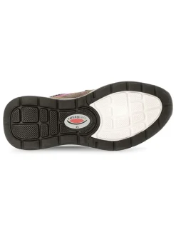 Sneakers in Hellbraun