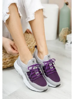 Sneakers in Lila